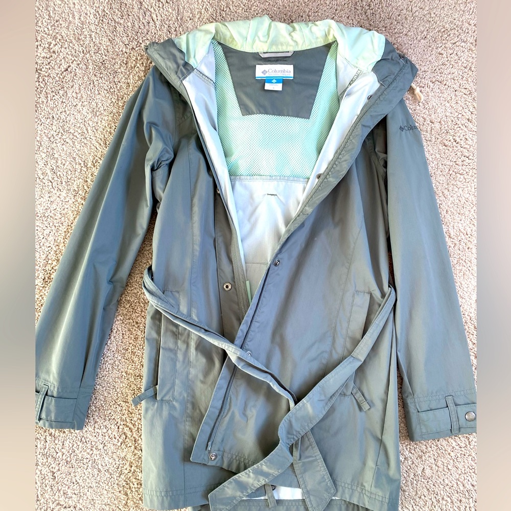 Women’s Columbia Rain Jacket